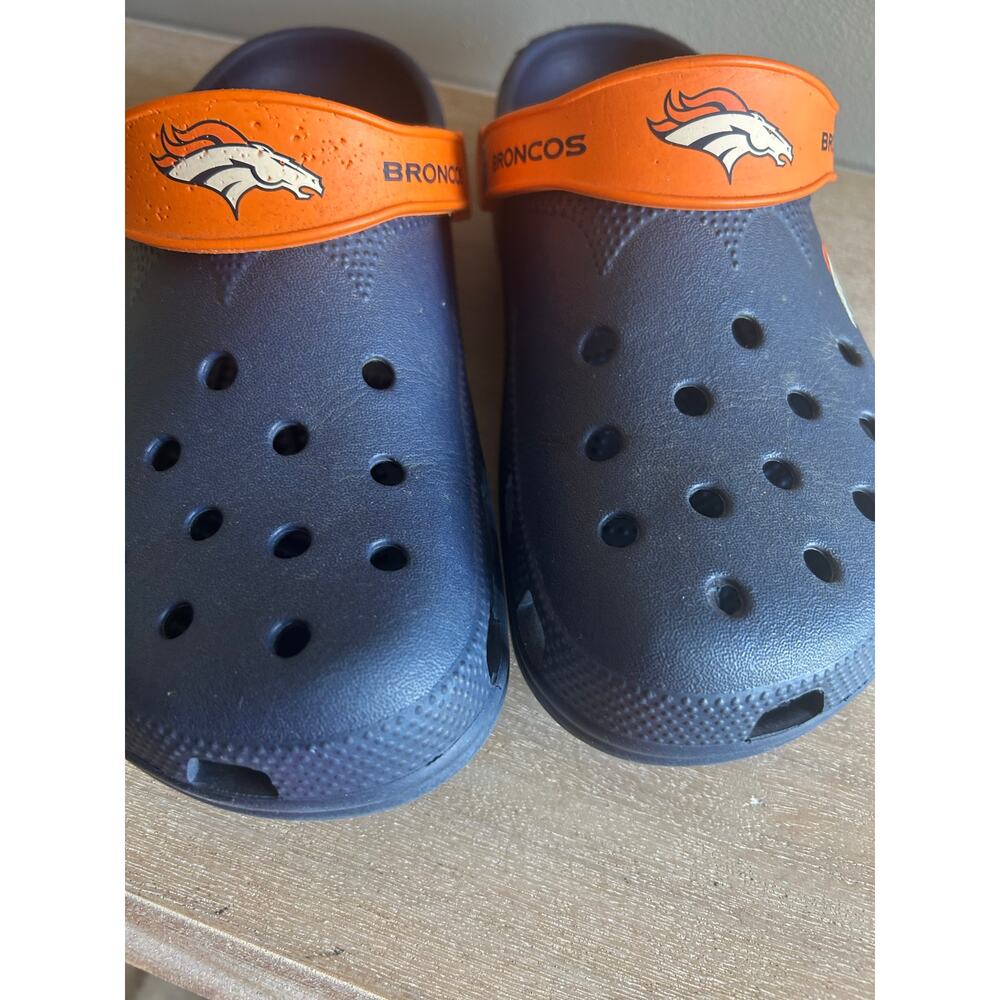 Denver Broncos crocs size 8-9 Women or 6–7 men - Picture 4 of 8